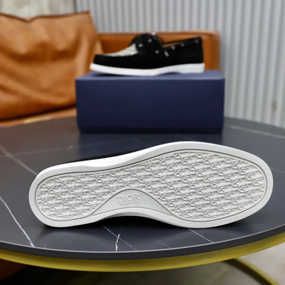 Ex-factory price: 540🙅‍♂️🙅‍♂️🙅‍♂️ Brand: Dior DIOR Standard code: Men's code 38/44 (45 can be customized) Grade: Same as the official website Material: Original cowhide stitching, cowhide lining, original TPU wear-resistant soft outsole Style categories: Leisure and sports version, footwear for driving, young fashion, European and American trends, British style Color: actual picture color